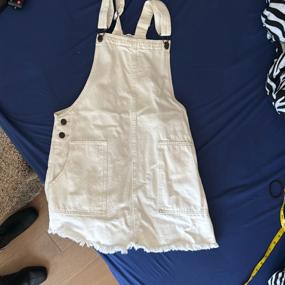 Short overall white denim dress
Small / petite size